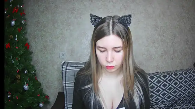 Snapshot of ElllaNuar chatting on 01.30.25 ElllaNuar online show from 01.30.25