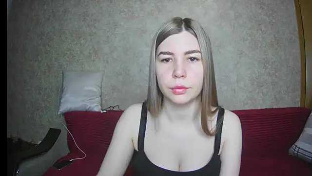 Snapshot of ElllaNuar chatting on 03.11.25 ElllaNuar online show from 03.11.25