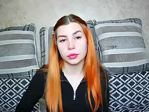 Snapshot of ElllaNuar chatting on 09.15.25 ElllaNuar online show from 09.15.25