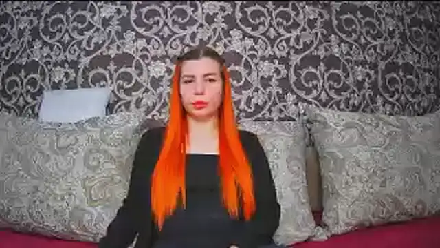 Snapshot of ElllaNuar chatting on 11.12.25 ElllaNuar online show from 11.12.25