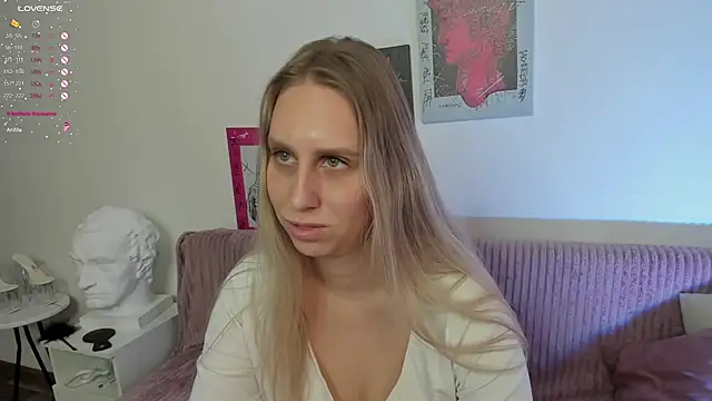 Snapshot of miissblonde chatting on 01.12.25 miissblonde online show from 01.12.25