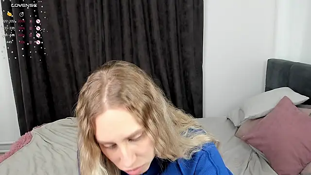 Snapshot of miissblonde chatting on 02.26.25 miissblonde online show from 02.26.25