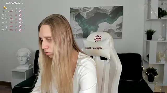 Snapshot of miissblonde chatting on 03.03.25 miissblonde online show from 03.03.25