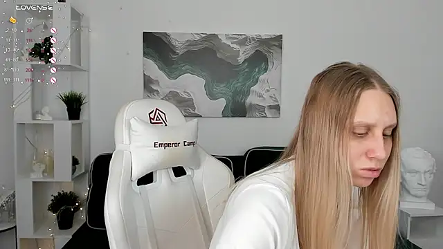 Snapshot of miissblonde chatting on 03.05.25 miissblonde online show from 03.05.25