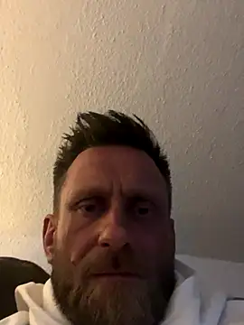 Snapshot of Bro4bro0040 chatting on 11.12.25 Bro4bro0040 online show from 11.12.25