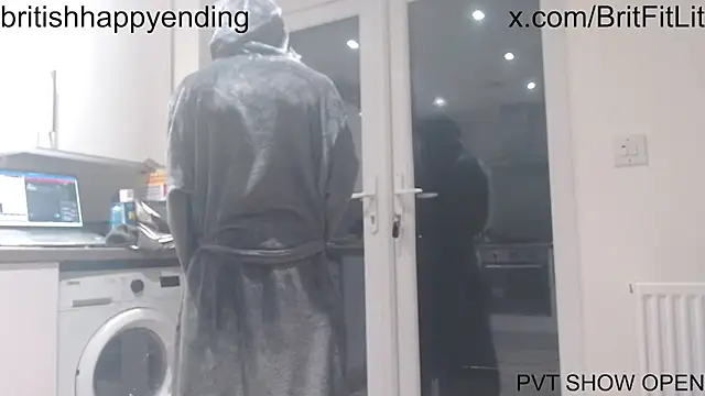 Snapshot of BritishHappyEnding chatting on 12.15.24 BritishHappyEnding online show from 12.15.24