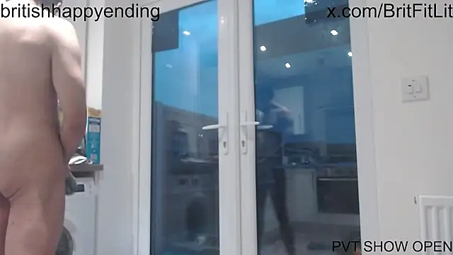 Snapshot of BritishHappyEnding chatting on 12.21.24 BritishHappyEnding online show from 12.21.24