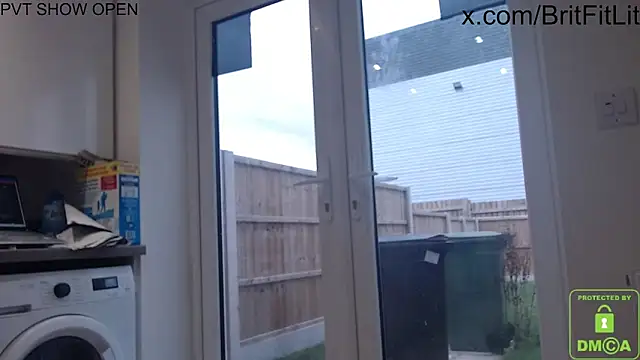 Snapshot of BritishHappyEnding chatting on 12.31.24 BritishHappyEnding online show from 12.31.24