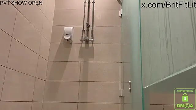 Snapshot of BritishHappyEnding chatting on 01.11.25 BritishHappyEnding online show from 01.11.25