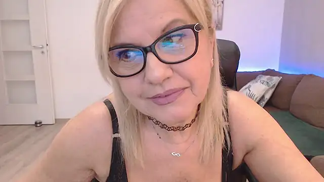 Snapshot of amberdoll4u chatting on 12.16.24 amberdoll4u online show from 12.16.24