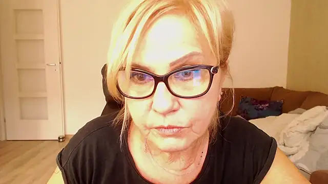 Snapshot of amberdoll4u chatting on 03.16.25 amberdoll4u online show from 03.16.25