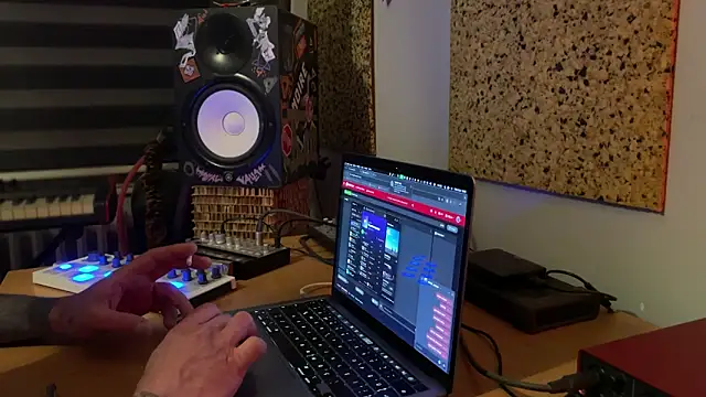 Snapshot of kameray12 chatting on 03.07.25 kameray12 online show from 03.07.25