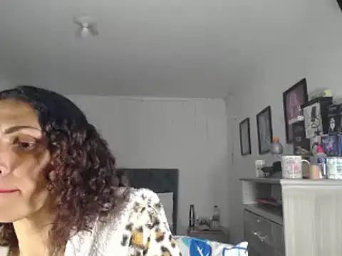 Snapshot of Corina_hot chatting on 12.27.24 Corina hot online show from 12.27.24