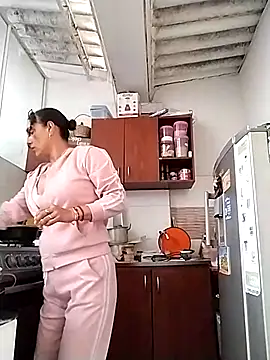 Snapshot of Corina_hot chatting on 01.22.25 Corina hot online show from 01.22.25