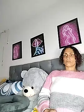 Snapshot of Corina_hot chatting on 01.25.25 Corina hot online show from 01.25.25