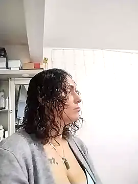 Snapshot of Corina_hot chatting on 01.27.25 Corina hot online show from 01.27.25