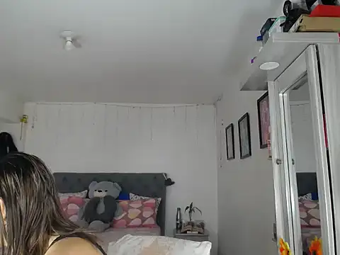 Snapshot of Corina_hot chatting on 09.24.25 Corina hot online show from 09.24.25