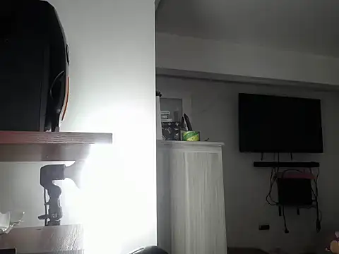 Snapshot of Corina_hot chatting on 09.25.25 Corina hot online show from 09.25.25