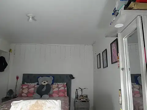 Snapshot of Corina_hot chatting on 10.09.25 Corina hot online show from 10.09.25