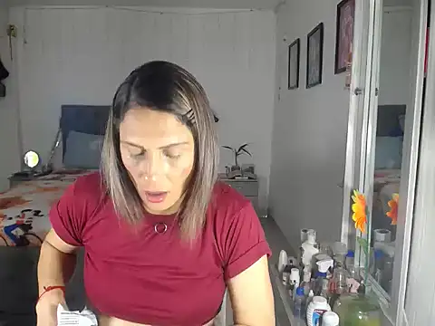 Snapshot of Corina_hot chatting on 10.23.25 Corina hot online show from 10.23.25