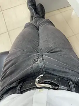 Snapshot of hotisraeli chatting on 12.26.24 hotisraeli online show from 12.26.24