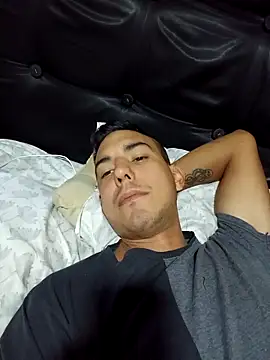 Snapshot of Cristian-2024 chatting on 02.13.25 Cristian-2024 online show from 02.13.25