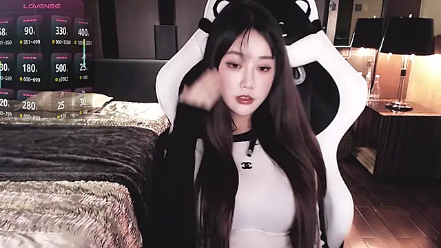 Snapshot of Cartier-__Daji- chatting on 10.26.25 Cartier-  Daji- online show from 10.26.25