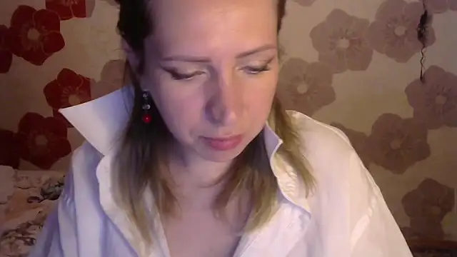 Snapshot of Queen_Daenerys chatting on 09.25.25 Queen Daenerys online show from 09.25.25