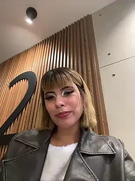 Snapshot of oxiris_1 chatting on 02.15.25 oxiris 1 online show from 02.15.25