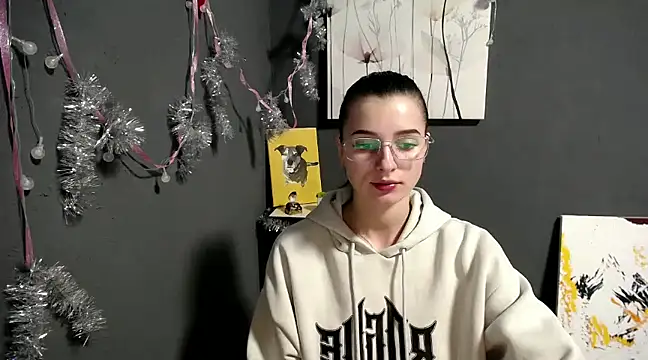 Snapshot of lady_olivia_ chatting on 12.19.24 lady olivia  online show from 12.19.24