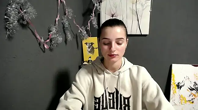 Snapshot of lady_olivia_ chatting on 12.19.24 lady olivia  online show from 12.19.24