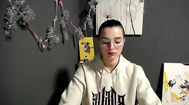 Snapshot of lady_olivia_ chatting on 12.19.24 lady olivia  online show from 12.19.24