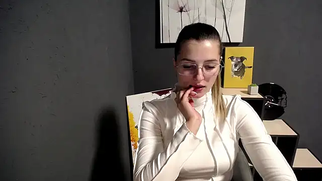 Snapshot of lady_olivia_ chatting on 10.06.25 lady olivia  online show from 10.06.25