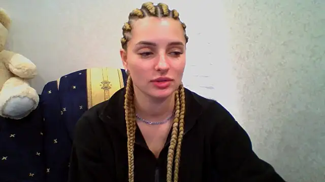 Snapshot of lady_olivia_ chatting on 10.11.25 lady olivia  online show from 10.11.25