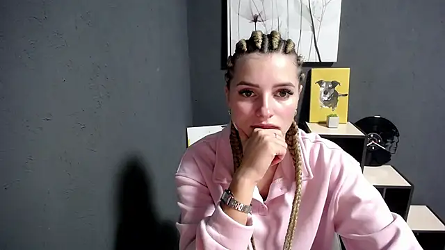 Snapshot of lady_olivia_ chatting on 10.14.25 lady olivia  online show from 10.14.25