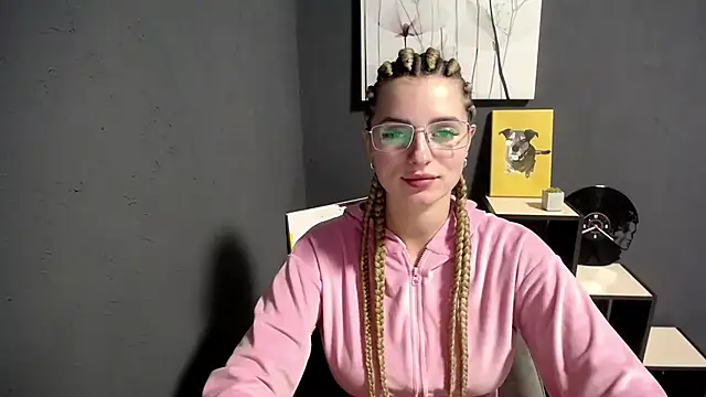 Snapshot of lady_olivia_ chatting on 10.15.25 lady olivia  online show from 10.15.25