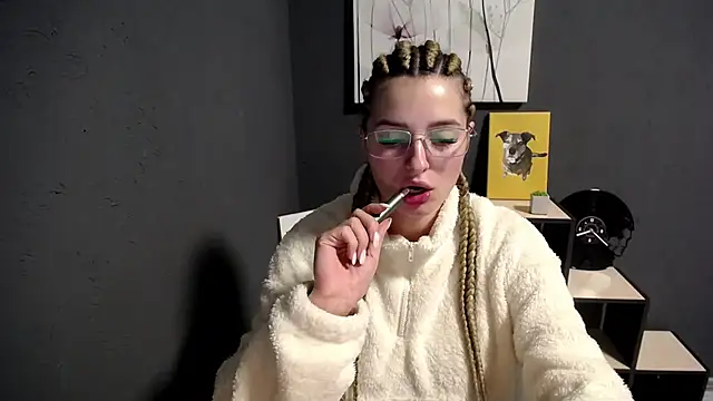 Snapshot of lady_olivia_ chatting on 10.17.25 lady olivia  online show from 10.17.25