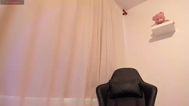 Snapshot of I_am_tori chatting on 12.27.24 I am tori online show from 12.27.24