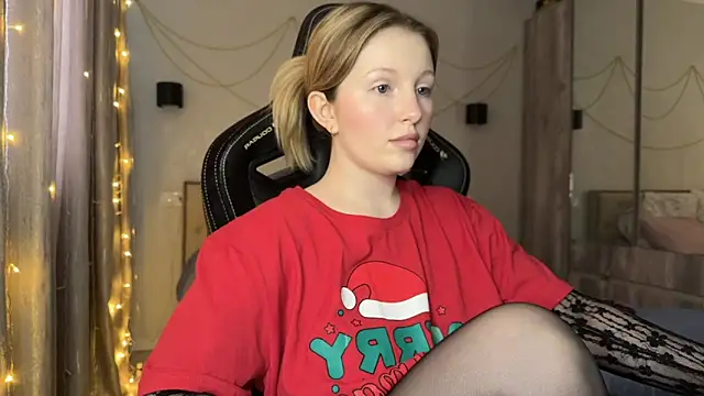 Snapshot of x_ivy_x chatting on 12.27.24 x ivy x online show from 12.27.24