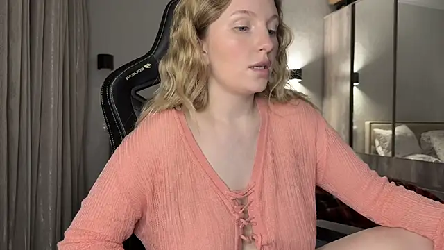 Snapshot of x_ivy_x chatting on 02.22.25 x ivy x online show from 02.22.25