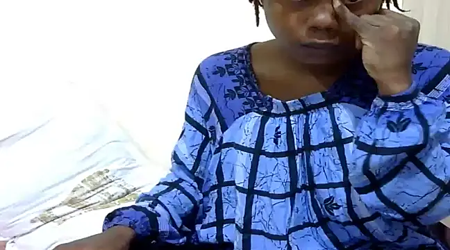 Snapshot of Sexy_kienyeji chatting on 02.04.25 Sexy kienyeji online show from 02.04.25
