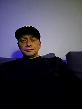 Snapshot of McdyllanXX chatting on 02.05.25 McdyllanXX online show from 02.05.25