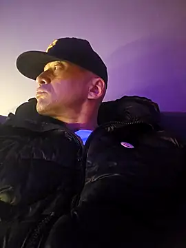 Snapshot of McdyllanXX chatting on 03.18.25 McdyllanXX online show from 03.18.25