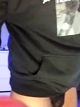 Snapshot of McdyllanXX chatting on 09.23.25 McdyllanXX online show from 09.23.25