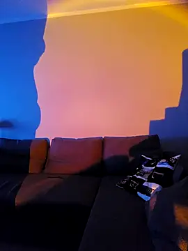 Snapshot of McdyllanXX chatting on 10.06.25 McdyllanXX online show from 10.06.25