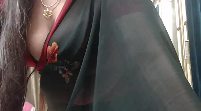 Snapshot of desi-maisa130 chatting on 12.14.24 desi-maisa130 online show from 12.14.24