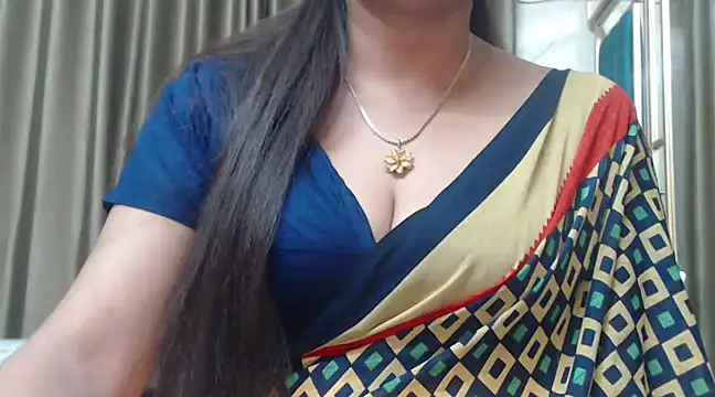 Snapshot of desi-maisa130 chatting on 12.25.24 desi-maisa130 online show from 12.25.24
