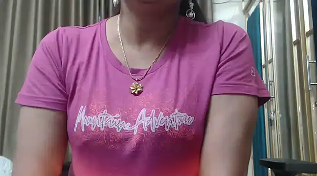 Snapshot of desi-maisa130 chatting on 01.10.25 desi-maisa130 online show from 01.10.25