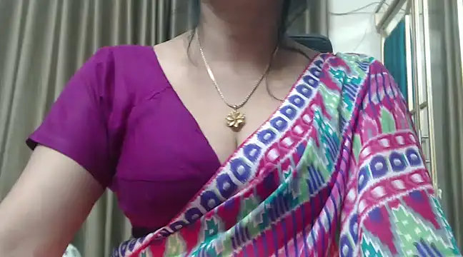Snapshot of desi-maisa130 chatting on 02.01.25 desi-maisa130 online show from 02.01.25