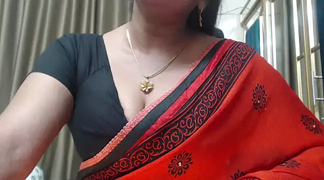 Snapshot of desi-maisa130 chatting on 03.15.25 desi-maisa130 online show from 03.15.25